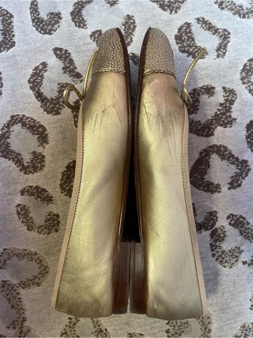 CHANEL Ballet Flat in Metallic Gold with Bow 37.5 - Picture 6 of 11